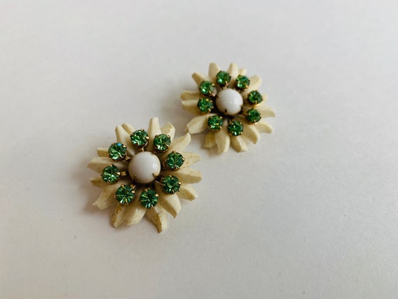 Vintage Pair of Clip on Earrings, Costume Jewelry - image 2
