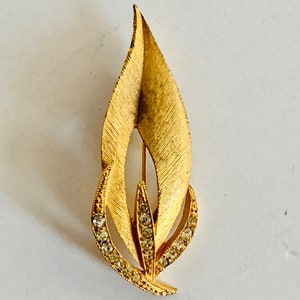 Vintage Gold Toned Metal with Rhinestone Accents Brooch