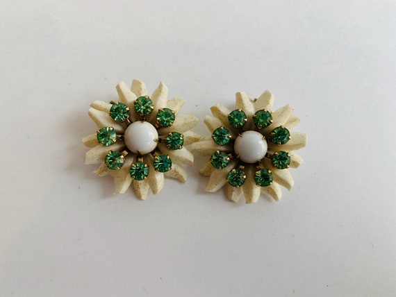 Vintage Pair of Clip on Earrings, Costume Jewelry - image 7