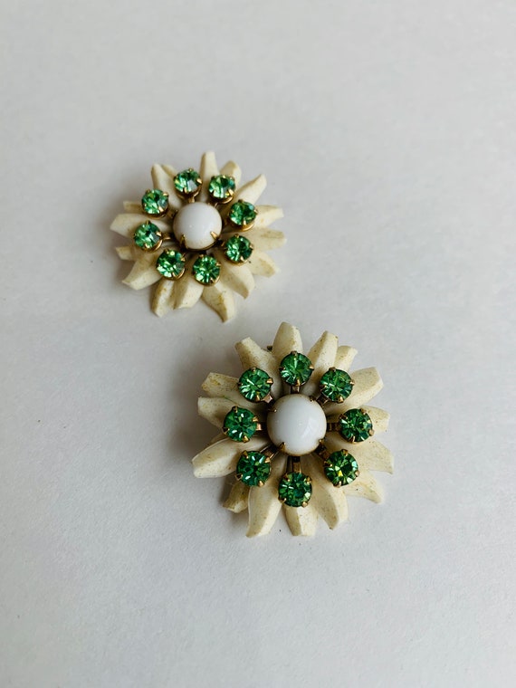Vintage Pair of Clip on Earrings, Costume Jewelry - image 4