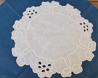 Vintage Doily - 11 Inch Diameter - Beautiful Embroidery and Cutwork - Sweet Pattern with "Bows" - White Cotton - Excel Cond - Ships FREE