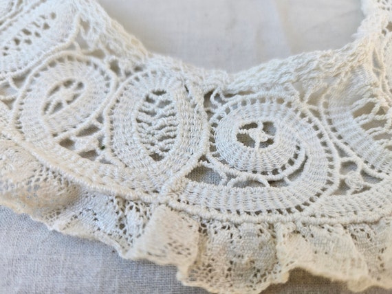 Lacey Collar - White Needle-Lace-Type with Dainty… - image 2