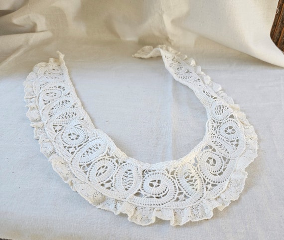 Lacey Collar - White Needle-Lace-Type with Dainty… - image 1