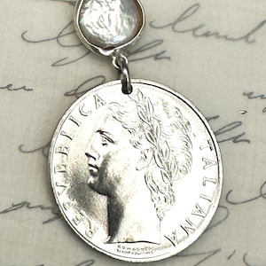 Collana con ciondolo con moneta da 100 lire italiana del 1975. Scegli tra 3 montature.