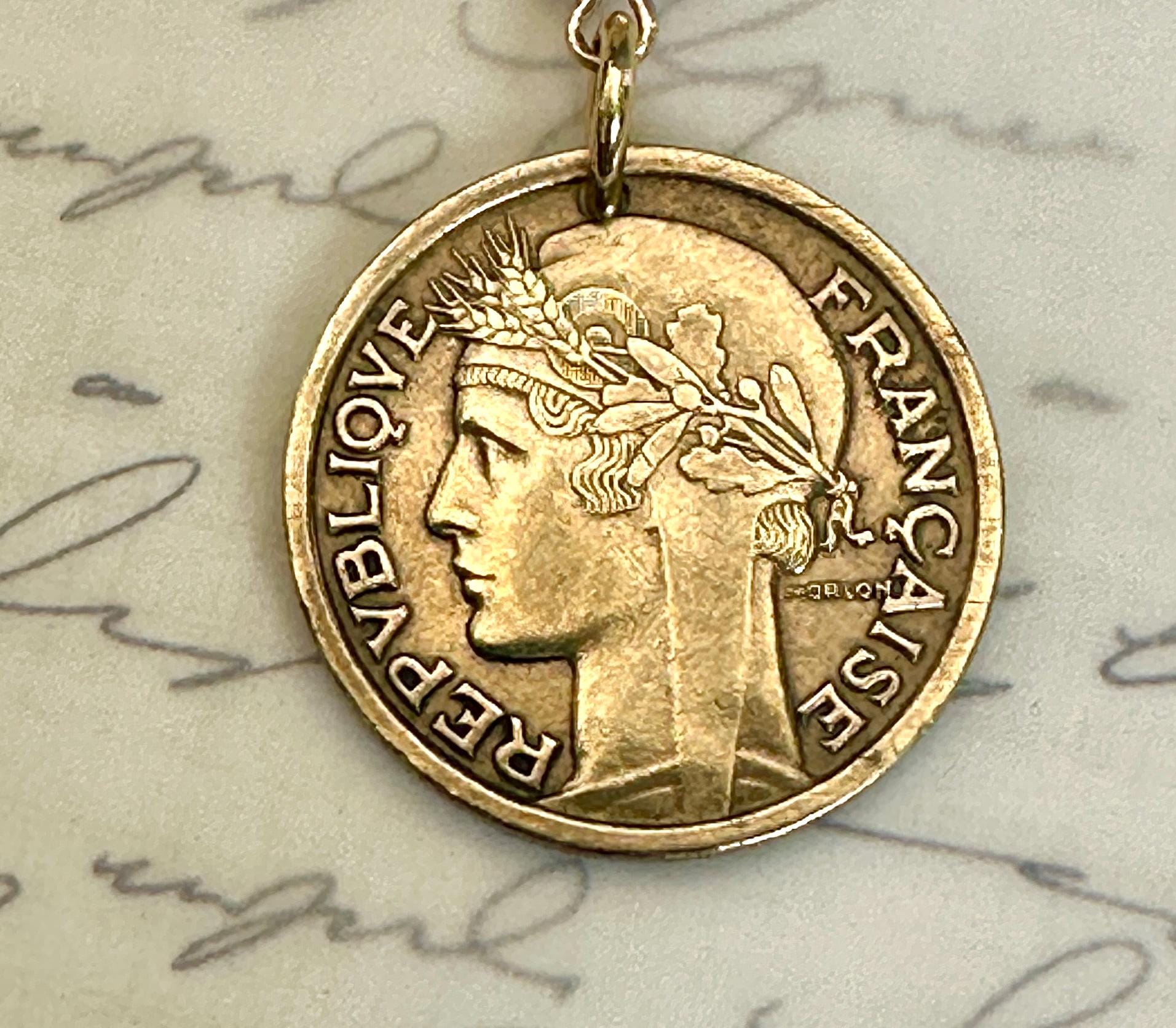 1938年製フランス1フラン硬貨のヴィンテージネックレスペンダント。3 
