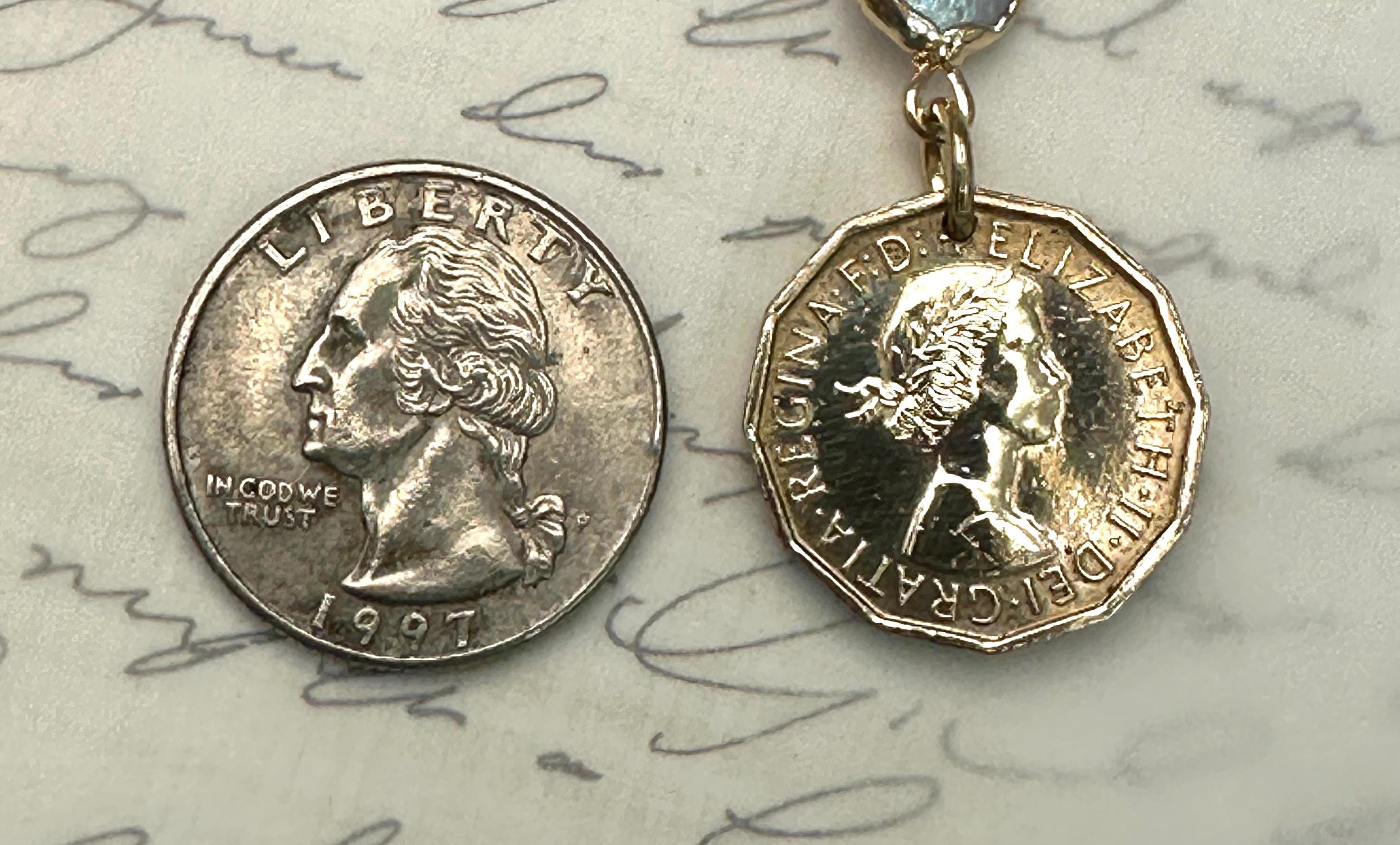 1967年製イギリス3ペンス硬貨のヴィンテージネックレスペンダント。3 