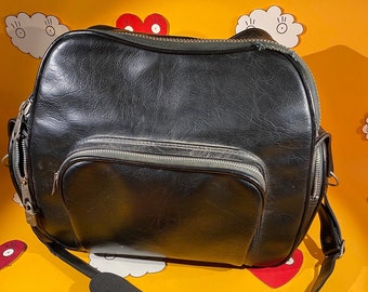 Vintage 1970s Unusual Black Leather Vegan Leather Zip Up Camera Bag or Carry Shoulder Satchel Bag