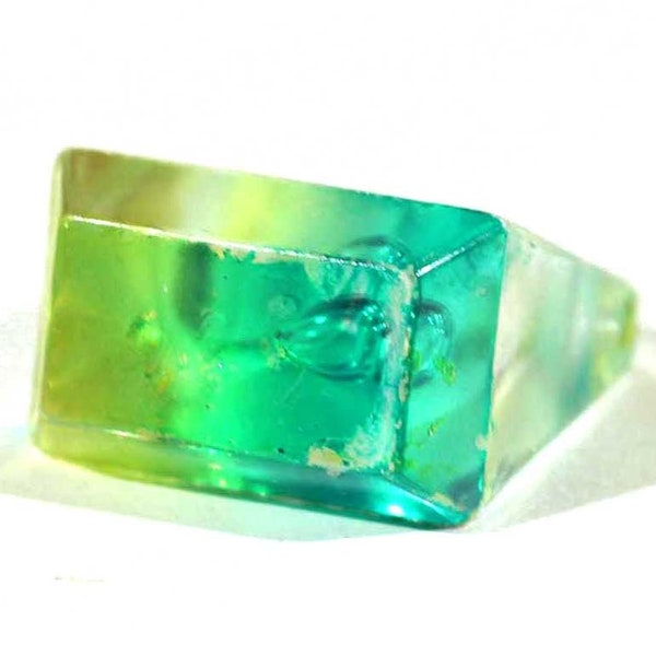 Vintage Green Prism Geometric Rectangular Shaped Retro Burst Acrylic See Through Lozenge Pop Ring