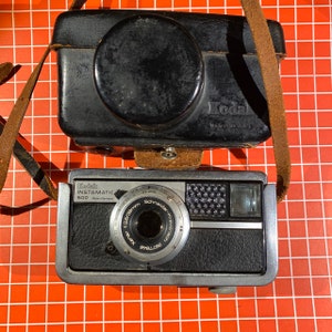 Vintage Kodak Instamatic 500 Point and Shoot Film Camera with Schneider-Kreuznach Xenar 38mm f/2.8 Lens and Kodak Black Leather Case