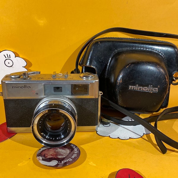 Vintage MINOLTA 7s Rangefinder 35mm film camera with fixed minolta rokkor-pd 45mm f/1.8 lens