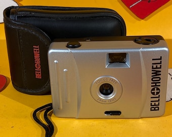 Vintage Honeywell 28mm focus free 35mm film cameras with original case and an expired roll of Kodak 400 film