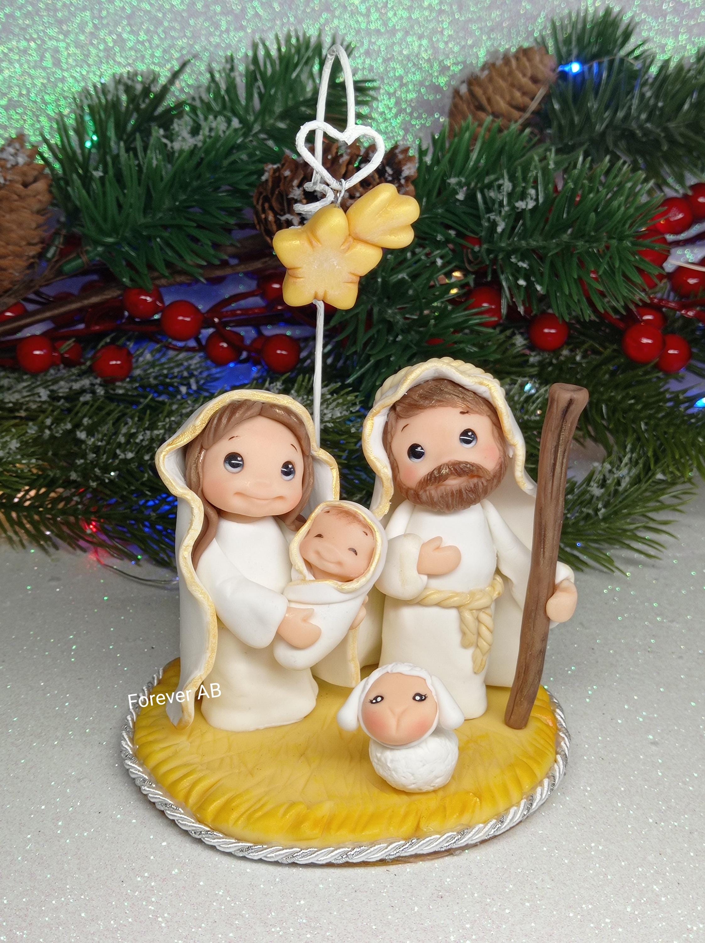 Presepe In Resina Con Sacra Famiglia: Decorazione Natalizia, Robusta, Per Casa O Scrivania, 10 Cm Altezza