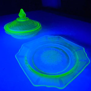 Vintage Vaseline Uranium Glass Ashtray, Bowl with Swirl Top, Depression Bowl, Green Depression Glass