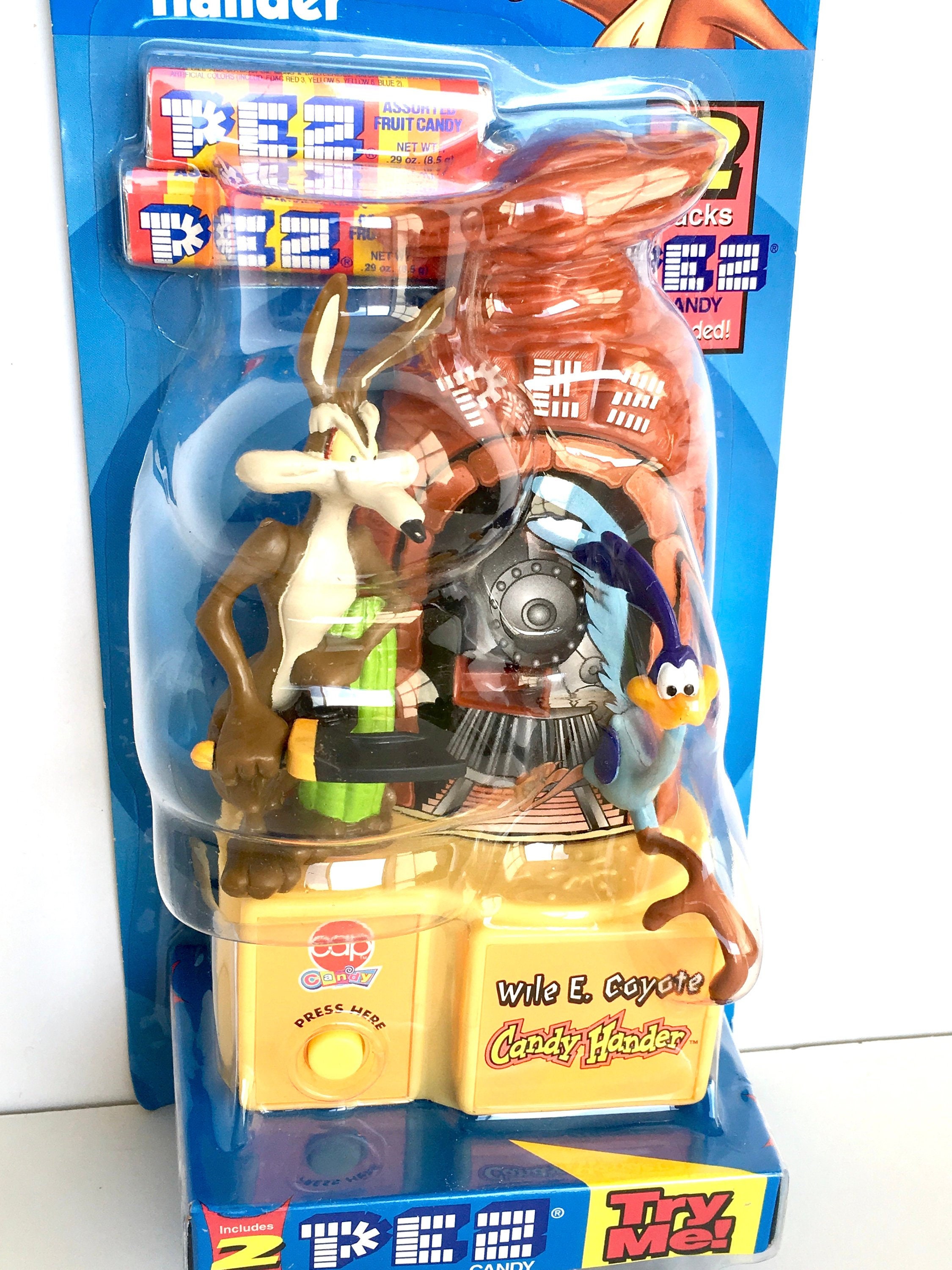 PEZ Wile E Coyote キャラクター Vintage Looney Tunes Pez Candy Hander: Wile E. Coyote & Road