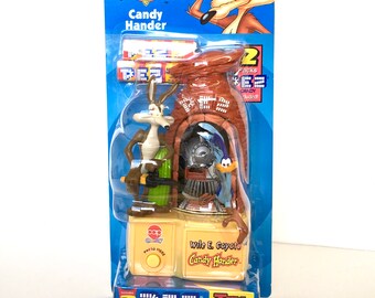 Vintage Looney Tunes Pez Candy Hander: Wile E. Coyote & Road