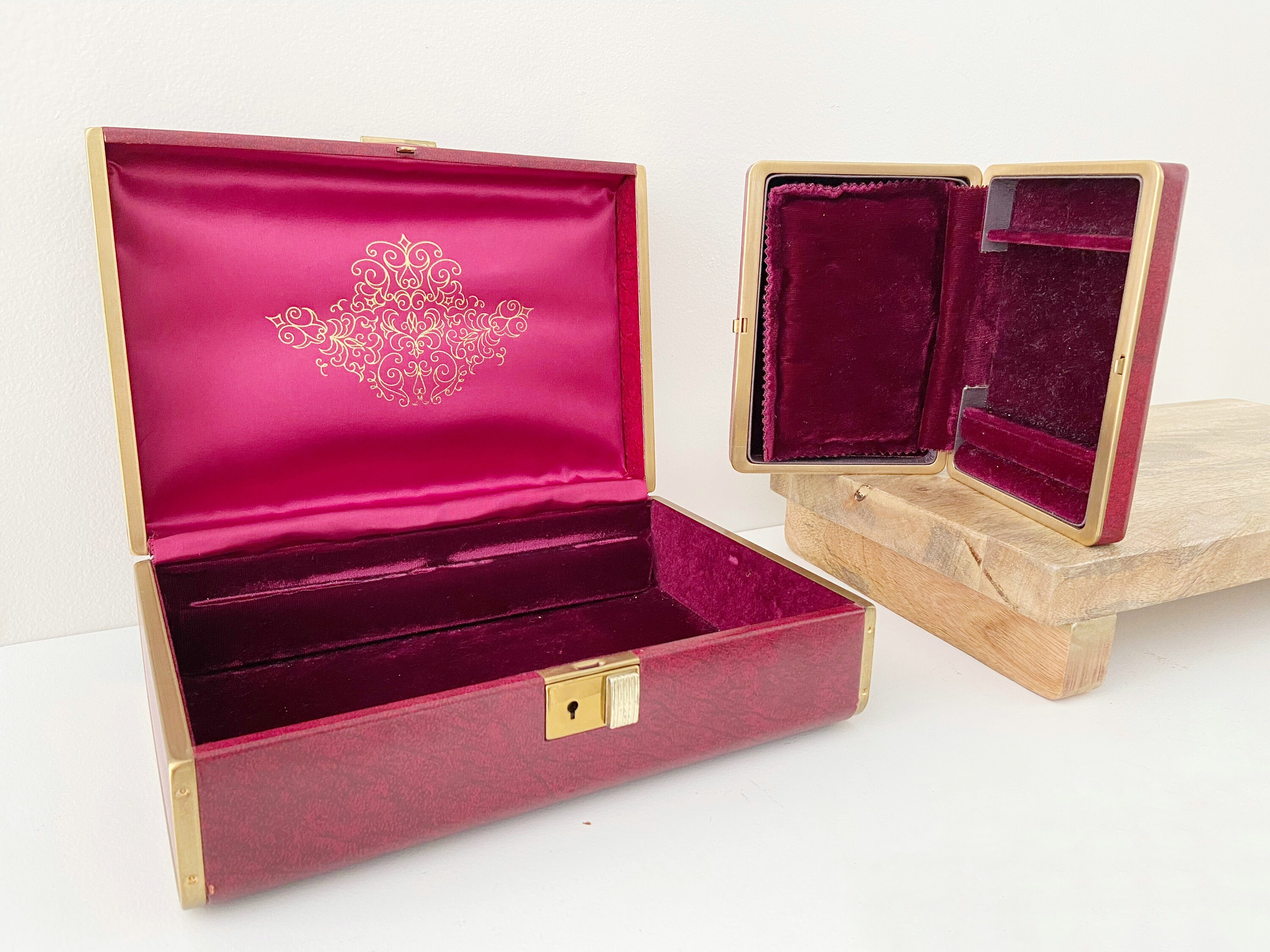 G6 素敵な　収納新王飾り　ワインレッド色　台巾63㎝位　訳あり特価 Vintage 60s Red Farrington Jewelry Box, Burgundy Red With