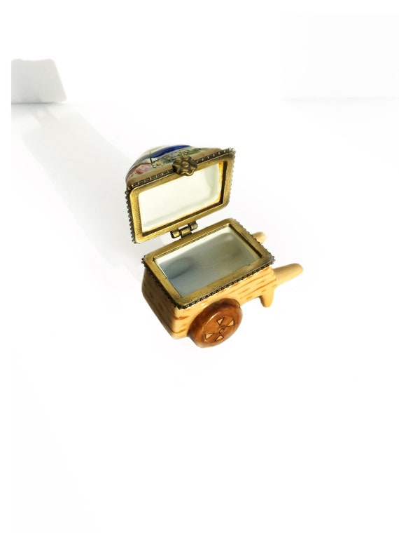 Vintage Hand Painted Porcelain Wheelbarrow Ring H… - image 3