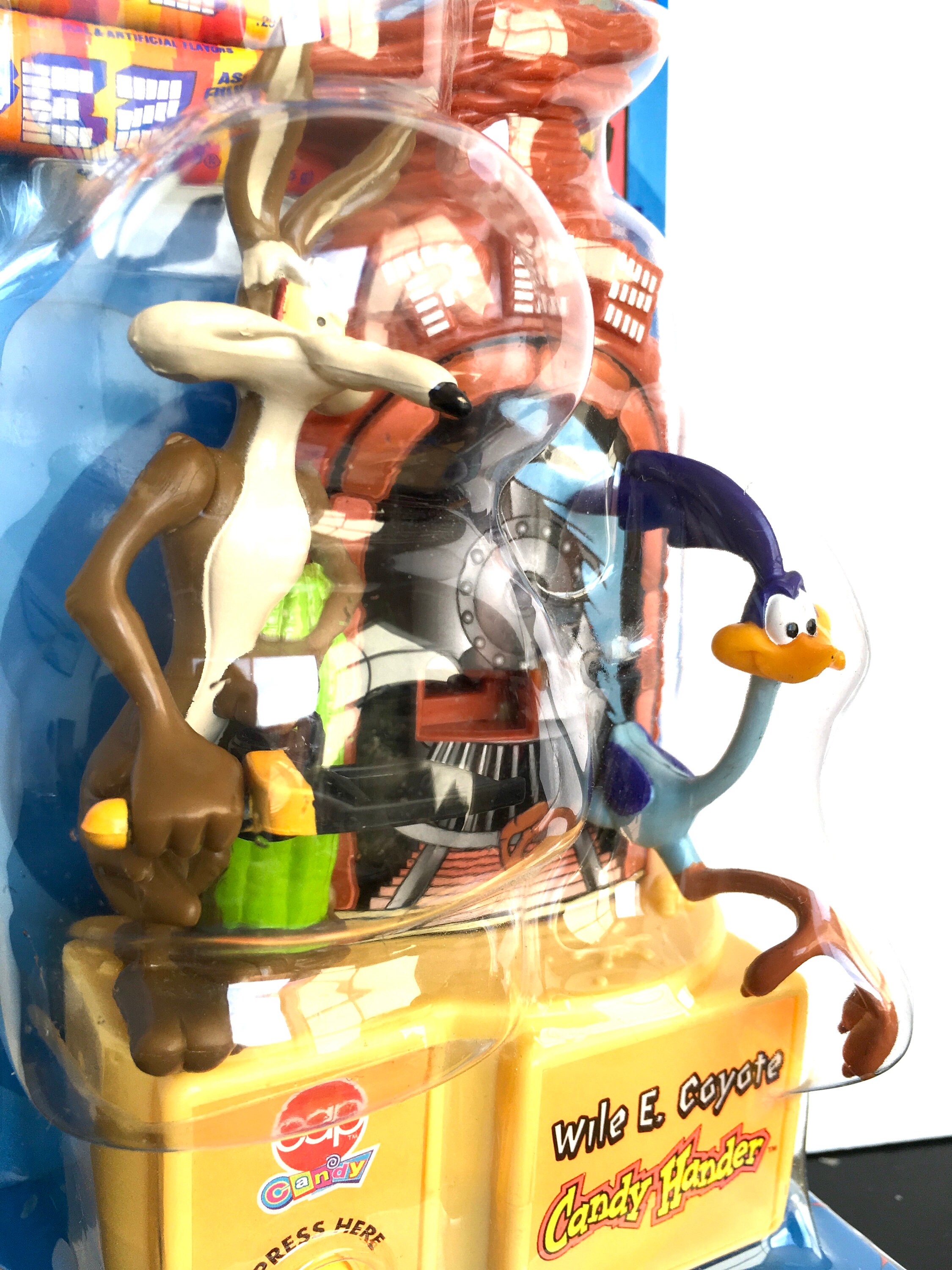 Vintage Looney Tunes Pez Candy Hander: Wile E. Coyote & Road