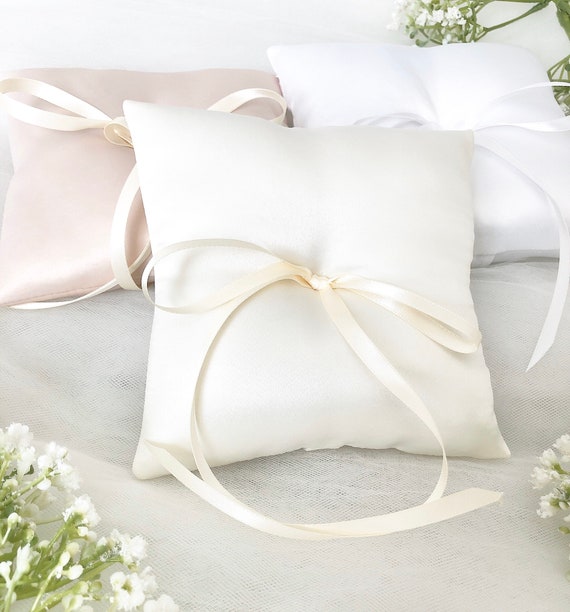 Wedding ring Pillow 100% linens with embroidery - Jandeluz Linens