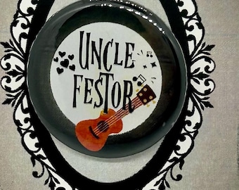 Addams Family Musical Onkel Fester Charakter inspiriert Pin, Magnet, Button, Abzeichen, Musiktheater