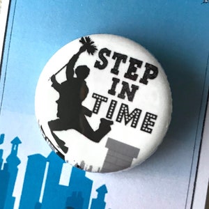 Stap in de tijd, schoorsteenveger, op Mary Poppins geïnspireerde speld, speld, knop, muziektheater