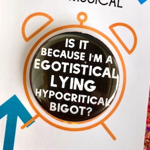 Pin, botón, insignia, imán, teatro musical inspirado en el musical de 9 a 5, Hart Egoistical Bigot