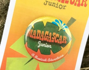Spilla ispirata a Madagascar Junior, teatro musicale