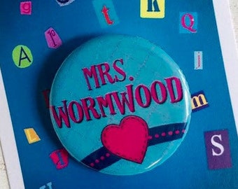 Matilda de musical Mrs. Wormwood geïnspireerd speld, knop, insigne, magneet, muziektheater