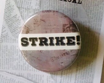 NACHRICHTEN Streik inspiriert Pinback, Button, Abzeichen, Magnet Musiktheater