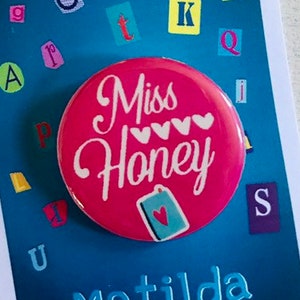 Pin, botón, insignia o imán inspirados en Matilda el Musical, Miss Honey, teatro musical