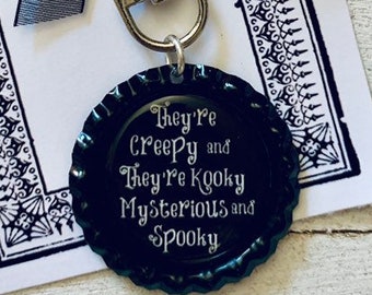Addams Family Inspirerad Kuslig och Knäpp Nyckelring för Flaskkork, Nyckelring, Goth, Mörk, Skräck, Musikalteater