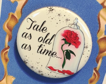 Pin, pinback, botón, joyería de teatro musical inspirado en La Bella y la Bestia.
