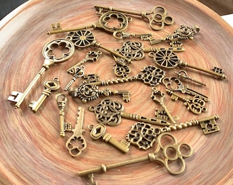 Lenora Dame Raw Materials 24pcs Assorted Antique Bronze Vintage Key Charm Pendants for Jewelry Making Findings - Assorted Sizes 22mm-78mm