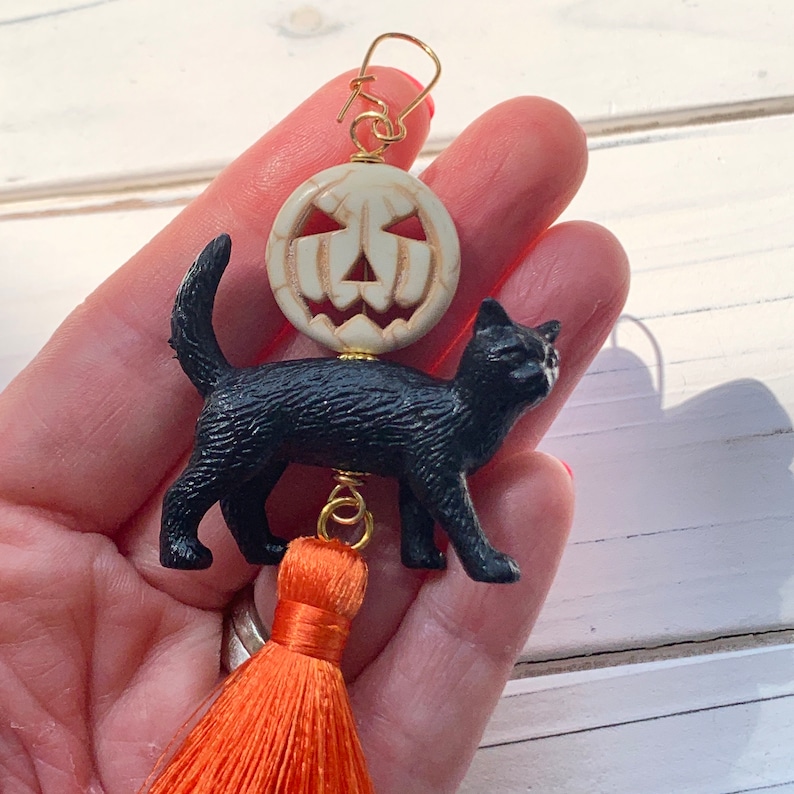 Lenora Dame Salem The Cat Halloween Earrings image 3