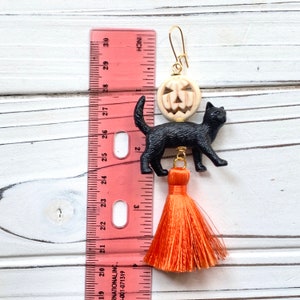 Lenora Dame Salem The Cat Halloween Earrings image 2