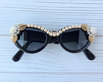 Betsey Johnson Black Sunglasses Skulls Rhinestones Accents  display picture 1