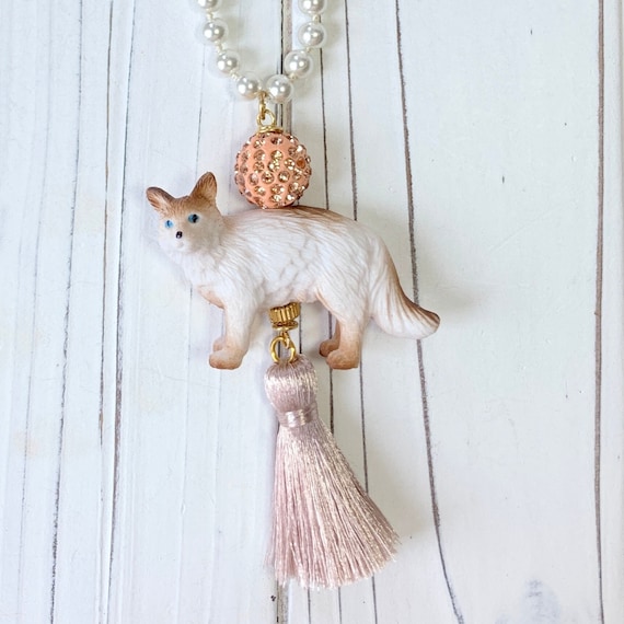 Pretty Persian Cat Pendant Necklace