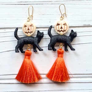 Lenora Dame Salem The Cat Halloween Earrings image 1