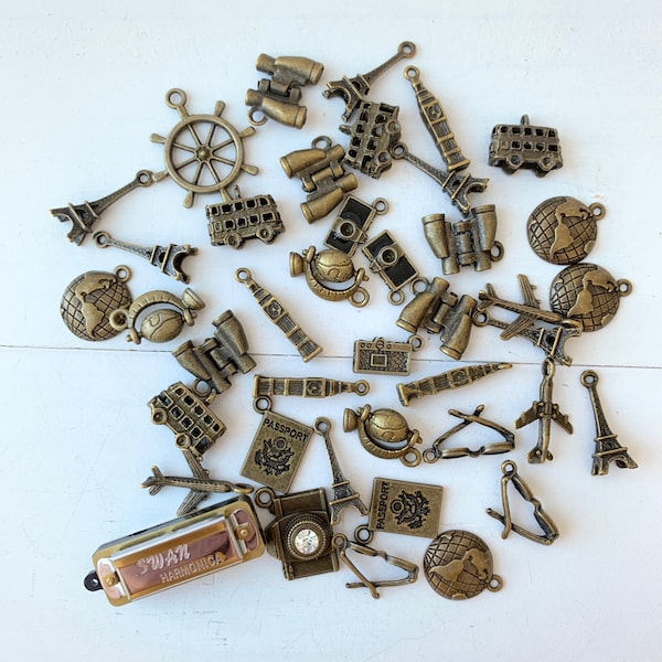 Lenora Dame Matières Premières 40pcs Assortiment Mélange de Bronze Antique Finition Thème de Voyage Charmes - Plus Bonus Harmonica Miniature