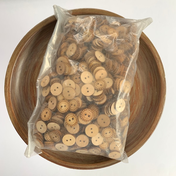 Lenora Dame Raw Materials Natural Wood 2-hole Button With Etching - 15 mm - 1000 Buttons - DIY Jewelry Making Supplies