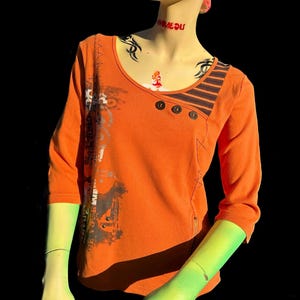 Y2k Funky Graphic Typography Orange Quarter Long Sleeve Women's Medium Scoop Printed Patchwork French Archive T-Shirt Cyber Brass Buttons