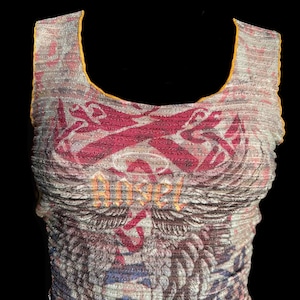 Y2K Angel Tattoo Texturizado Top Estampado Gráfico Elástico Tribal Tank Franzido Túnica Micro Feminino Médio Cabeças de Cobra Estampa Celestial Por Toda Parte