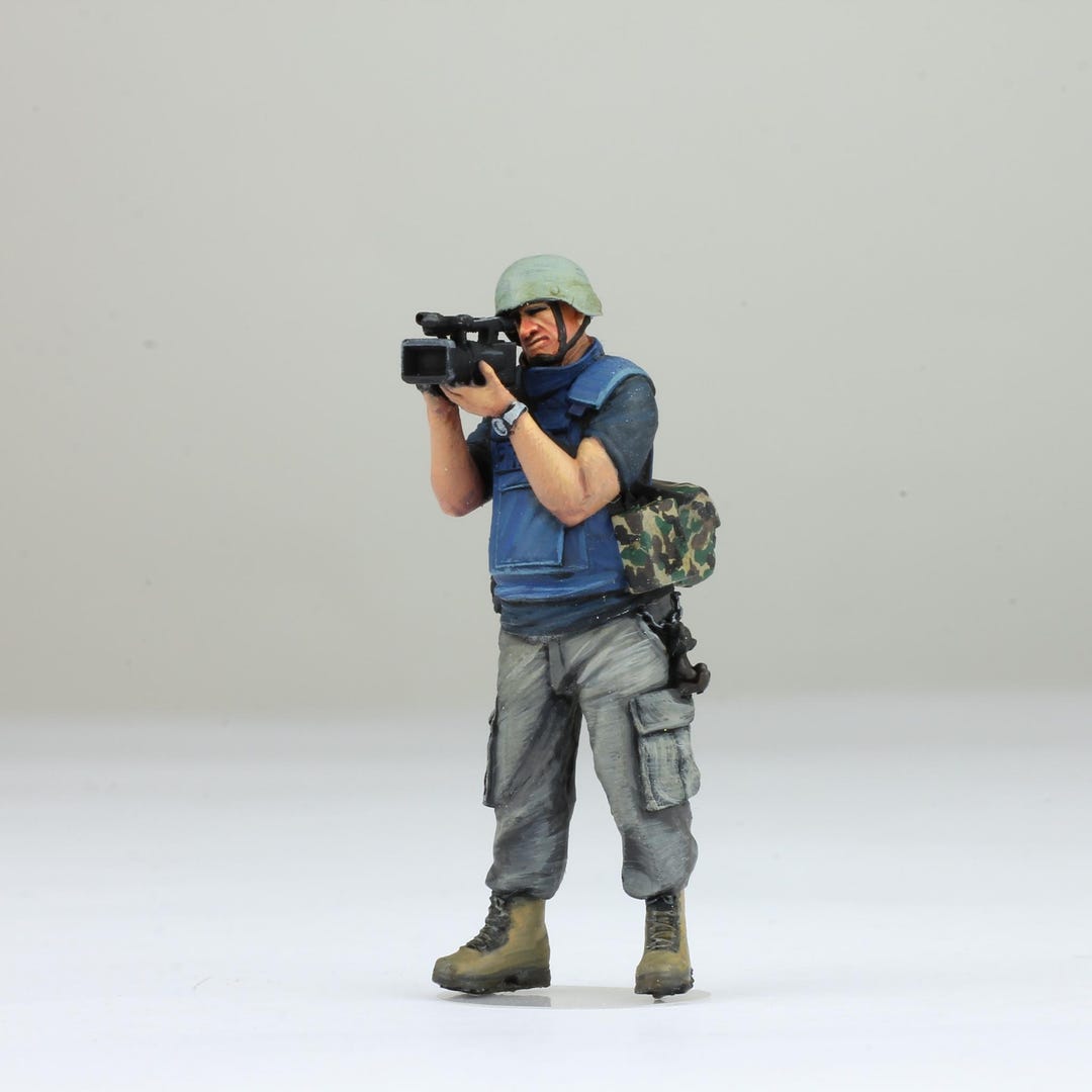 Set 02 1:35 Propainted Reporter Camera Man in Modern War - Etsy