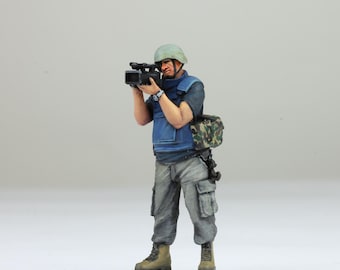 Set 02 1:35 ProPainted Reporter Camera man in Modern War