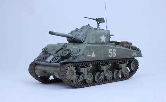 ProBuilt モデル M4A3 シャーマン戦車 /w 105 mm WW2 1:35 (プロの