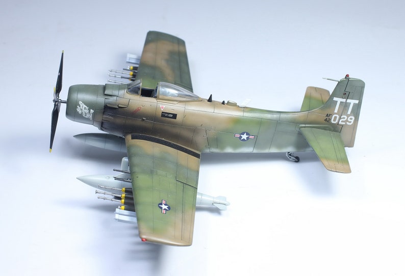 USAF A-1J Skyraider Vietnam war 1:72 Pro Built Model Built and painted by Professional skills image 7