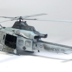 Pré-commande Pro Built Model USMC UH-1Y Venom 1:48 Construit et peint par des compétences professionnelles image 6