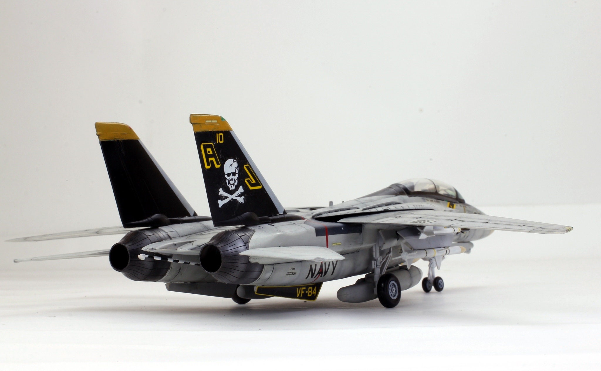 US Navy F-14A Tomcat Jolly Rogers 1:72 Pro Built Model (built and