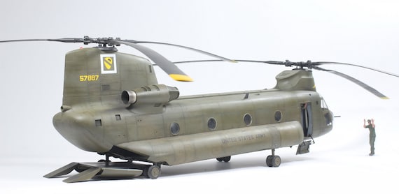 トランペッター 1/35 アメリカ陸軍 CH-47A クルー ベトナム 00417 プラモデル Amazon.co.jp: トランペッター 1/35 アメリカ陸軍 CH-47A クルー