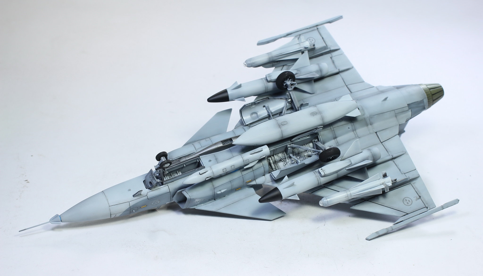プロ製作モデル サーブ JAS 39 A グリペン 1:48 (プロの技術